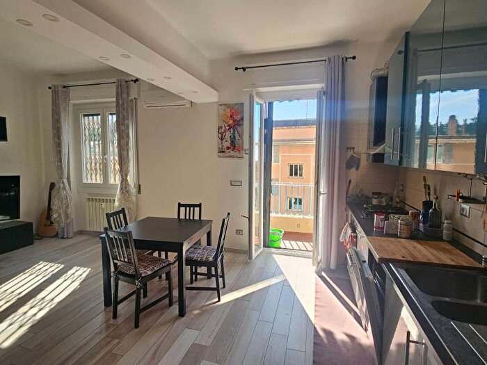 Appartamento quadrilocale in affitto in Via Giovanni Carbone, Castelletto, Genova
