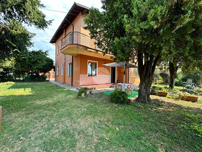 Appartamento quadrilocale in vendita in Via Roma, Dello