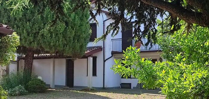 Casa con 11 locali in vendita in Canneto Pavese