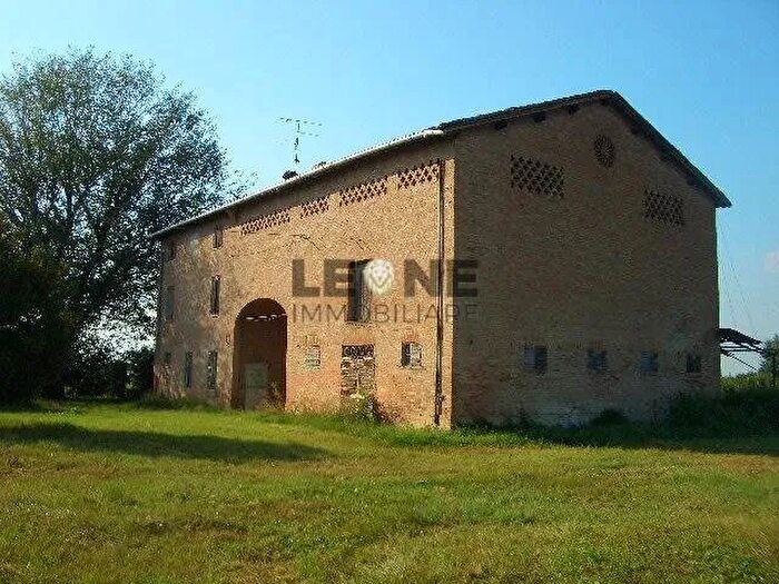 Casa con 13 locali in vendita in Spilamberto