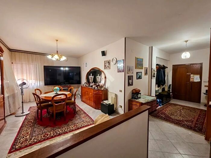 Appartamento trilocale in vendita in Via Marche, Foligno