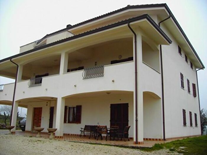 Casa con 6 locali in vendita in Santa Maria Nuova