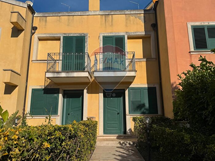 Casa con 8 locali in vendita in Via Taranto, Pachino