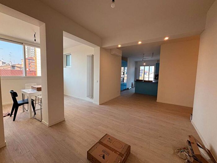 Appartamento trilocale in affitto in Via Gaetana Agnesi, Porta Romana Medaglie d'Oro, Milano