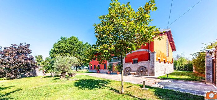 Casa con 12 locali in vendita in Parma