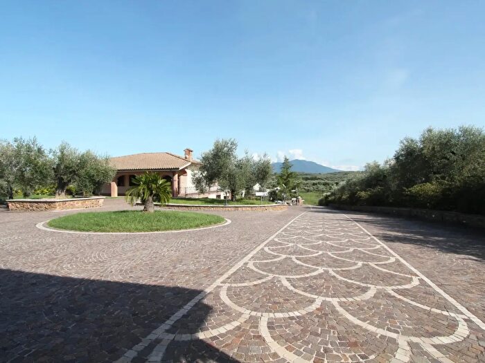 Casa con 6 locali in vendita in Via dei Pini, Montelibretti