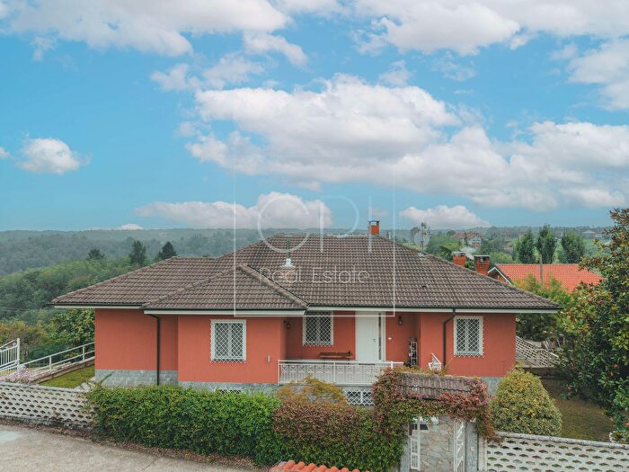 Casa con 15 locali in vendita in Via Borgonuovo, Valfenera