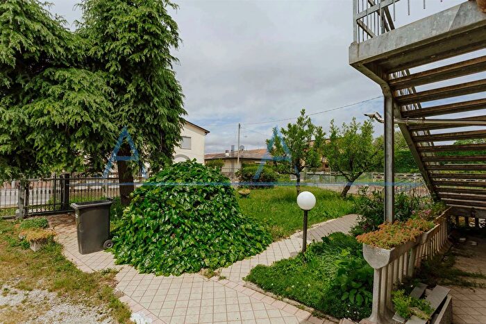 Appartamento trilocale in vendita in Legnaro, Legnaro