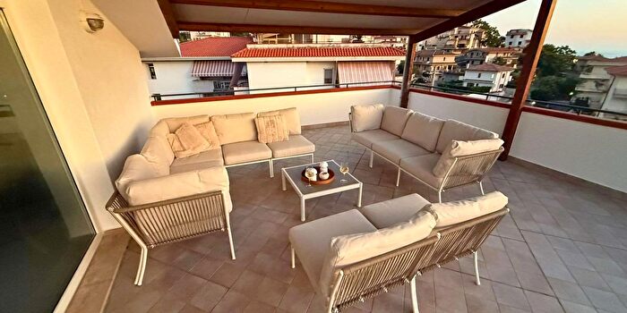 Appartamento quadrilocale in vendita in Via dei Normanni, Belvedere Marittimo