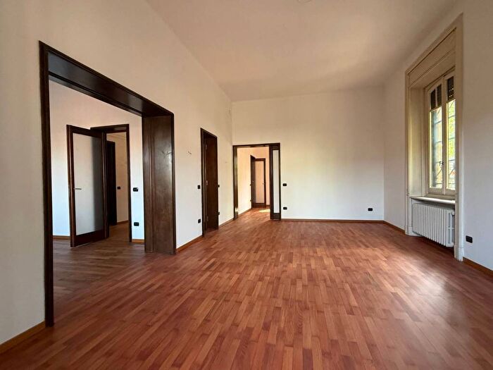 Appartamento con 5 locali in affitto in Viale Paolo Toschi, Centro Storico, Parma