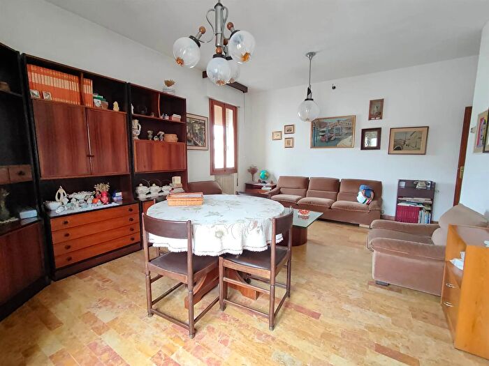 Appartamento con 5 locali in affitto in Viale Padova Chioggia Ve, Chioggia