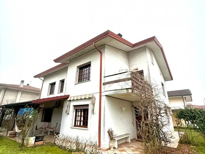 Casa con 9 locali in vendita in Via Puccini, Abano Terme