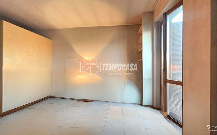 Appartamento trilocale in vendita in Via SantAmbrogio, Parabiago