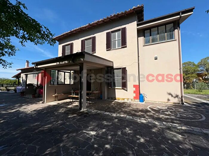 Casa quadrilocale in vendita in Via Pontina, Terracina