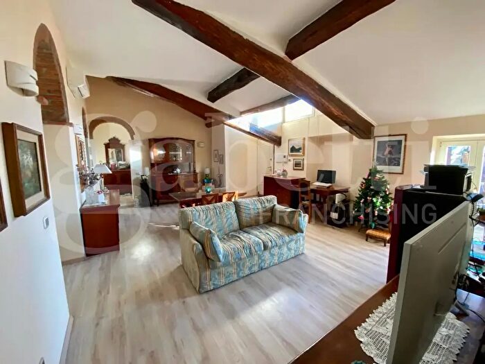 Appartamento quadrilocale in vendita in Via Arcangelo Ghisleri, Cremona