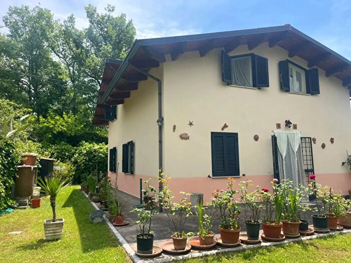Casa quadrilocale in vendita in Via Valle Berta, Agosta