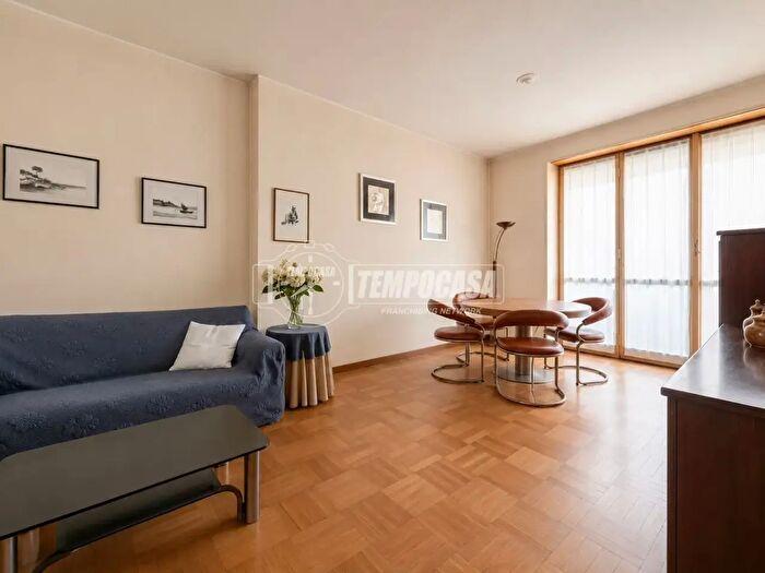 Appartamento trilocale in vendita in Via Nino Bixio, Milano