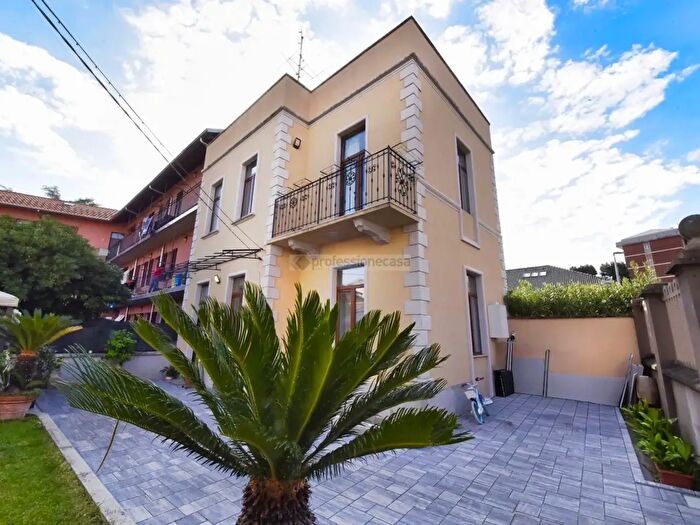 Casa trilocale in vendita in Via Leonardo da Vinci, Desio