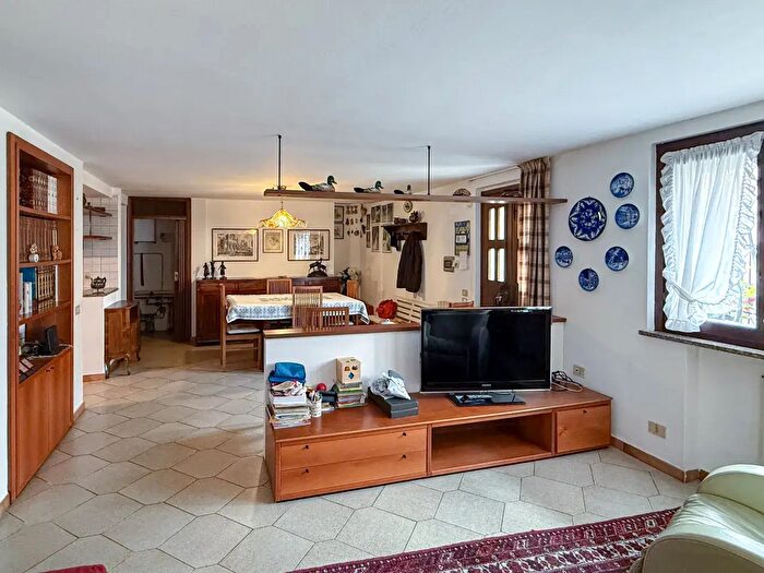 Casa con 5 locali in vendita in Casorate Primo