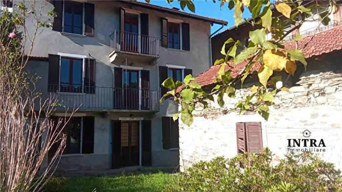 Casa con 6 locali in vendita in San Bernardino Verbano