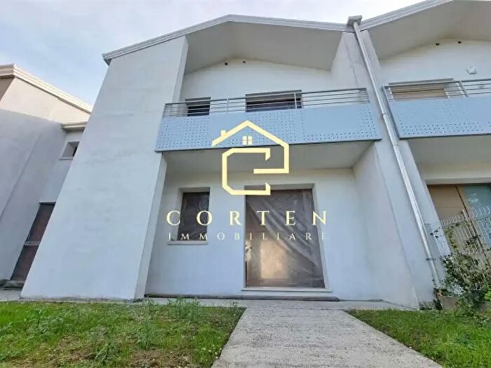 Casa con 6 locali in vendita in Via Norma Cossetto, Mirano