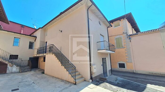 Appartamento quadrilocale in vendita in Via Dante, Moniga Del Garda