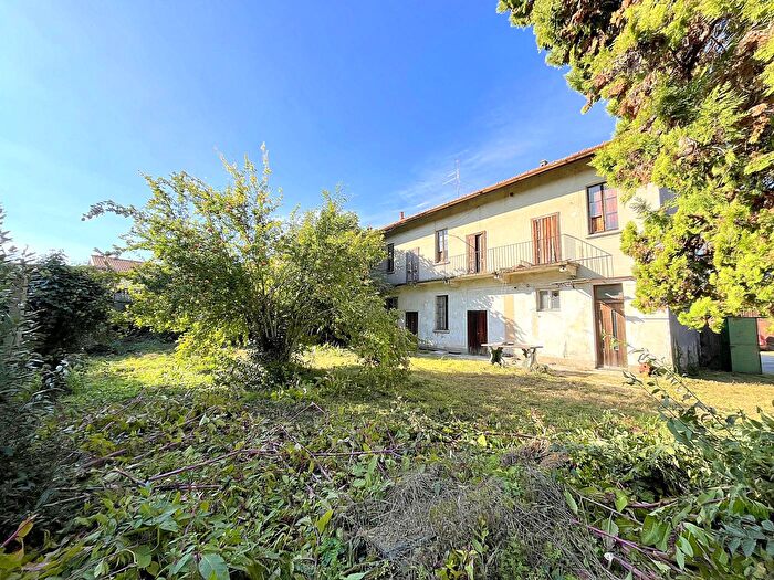 Casa con 8 locali in vendita in Inveruno