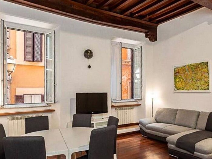 Appartamento trilocale in affitto in Via dei Cartari, Campo de' Fiori, Roma