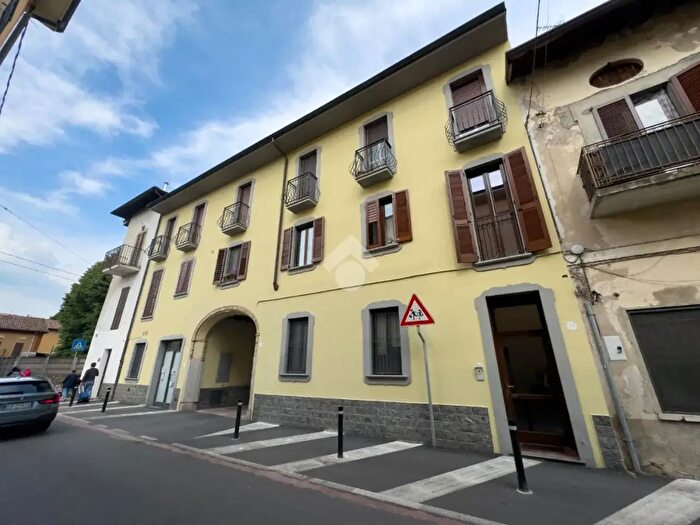 Casa trilocale in vendita in Via Besana, Inzago