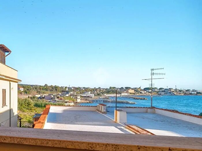 Appartamento quadrilocale in vendita in Via di Grotte Aurelia, Civitavecchia