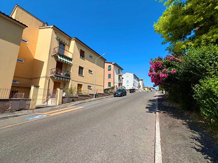 Appartamento con 5 locali in vendita in Via Duccio di Boninsegna, Siena