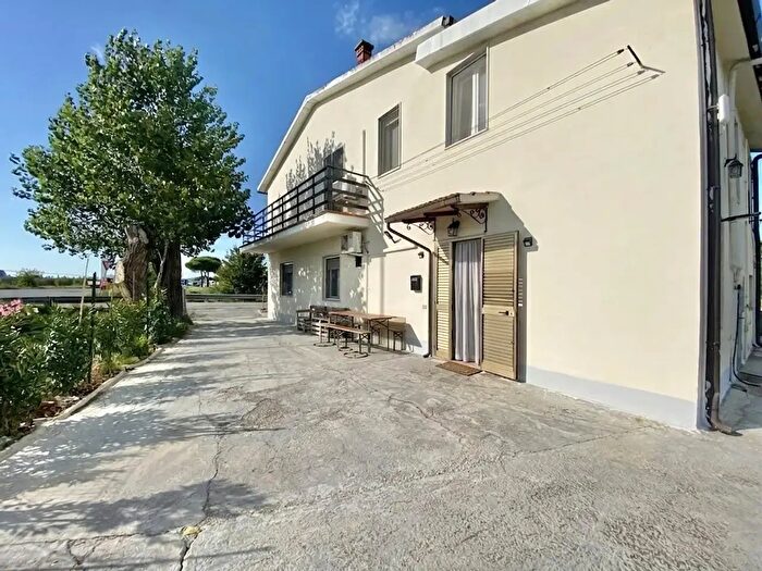 Appartamento con 6 locali in vendita in Pontedera