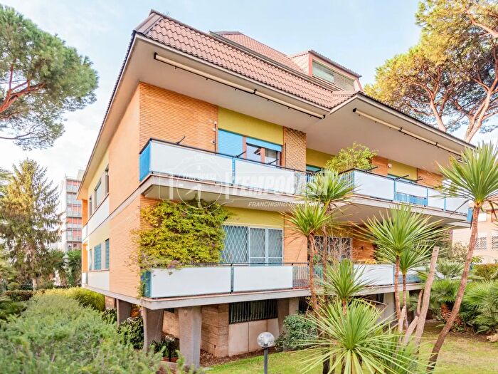 Appartamento trilocale in vendita in Via dellArchitettura, Roma