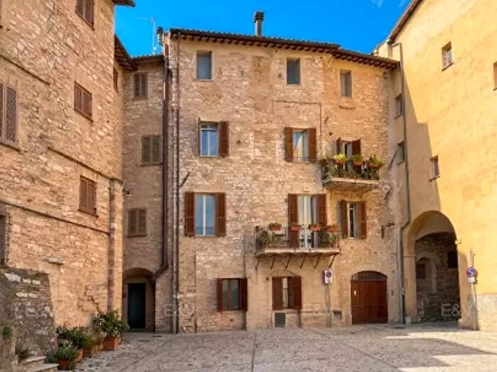 Casa con 6 locali in vendita in Via Cappuccini, Spello