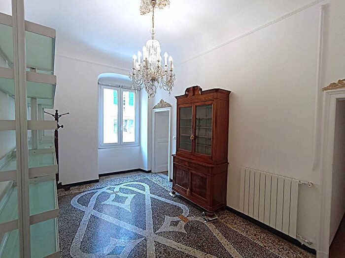 Appartamento con 5 locali in affitto in Via Assarotti, Centro Città, Genova