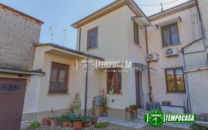 Casa quadrilocale in vendita in Via della Chiesa, San Martino Siccomario