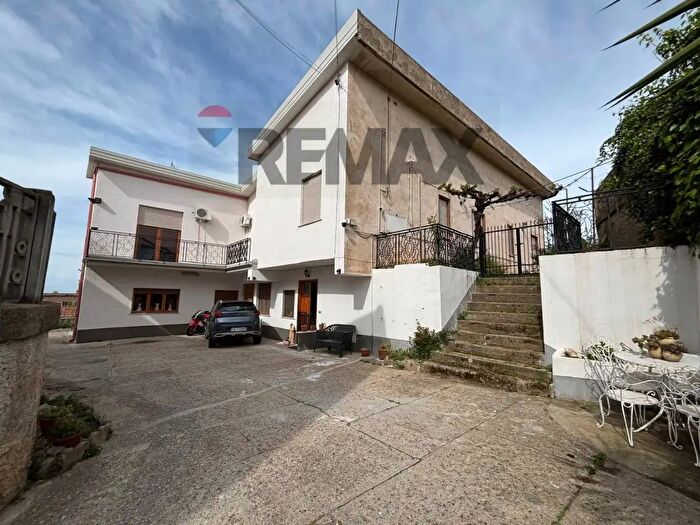 Casa con 9 locali in vendita in Contrada Cuccio, San Giorgio Albanese