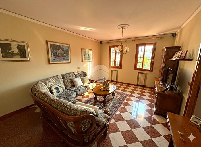 Casa con 6 locali in vendita in Via Recanati, Vigonza