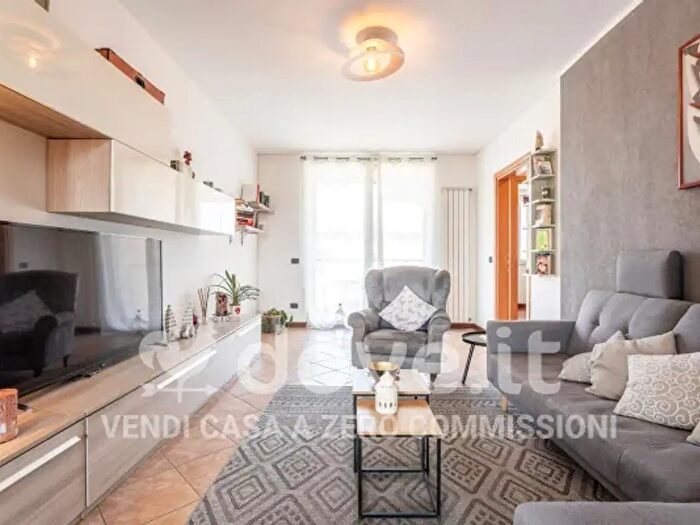 Appartamento quadrilocale in vendita in Via Don Osvaldo Bellomi, Mozzate