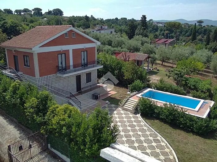 Casa con 7 locali in vendita in Via Ponte della Barocella, Gallicano Nel Lazio