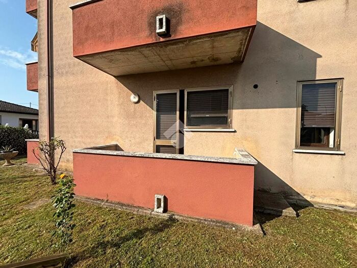 Appartamento trilocale in vendita in Via Bassano del Grappa, Solesino