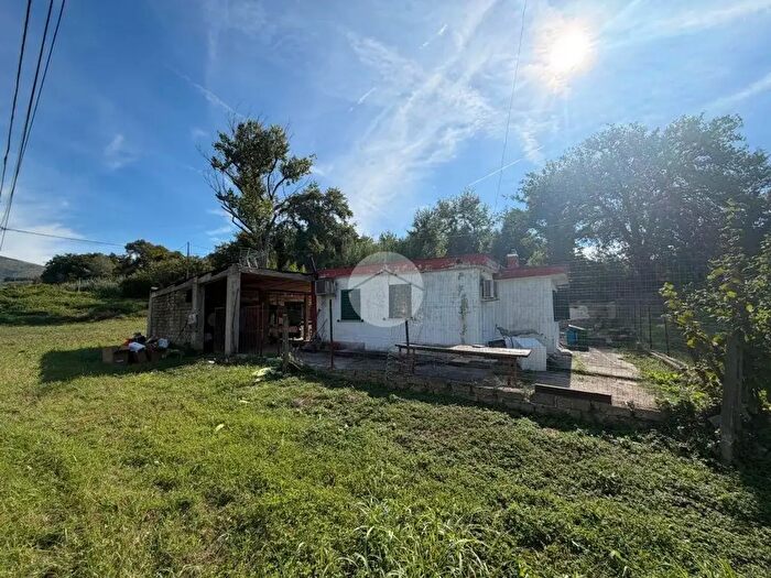 Casa trilocale in vendita in Via Piave, Fara In Sabina