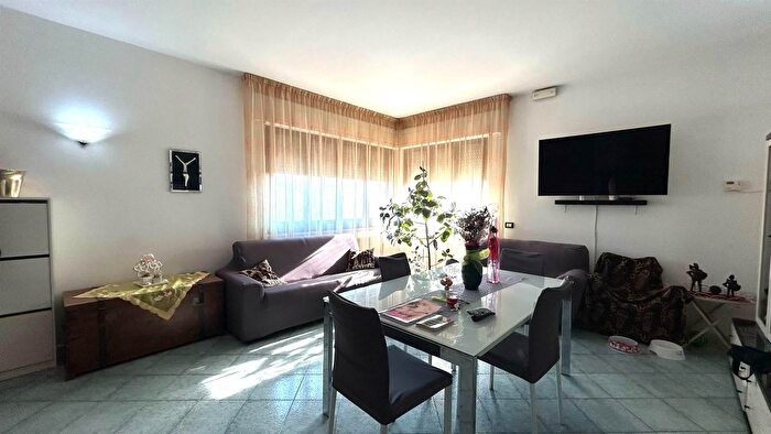 Appartamento con 6 locali in vendita in Frisa