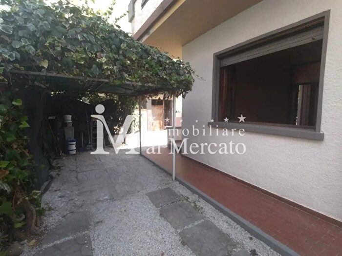 Appartamento con 6 locali in vendita in Viareggio