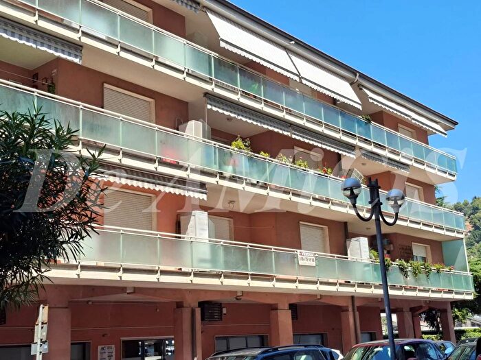 Appartamento trilocale in vendita in Via Aldo Moro, Vallecrosia