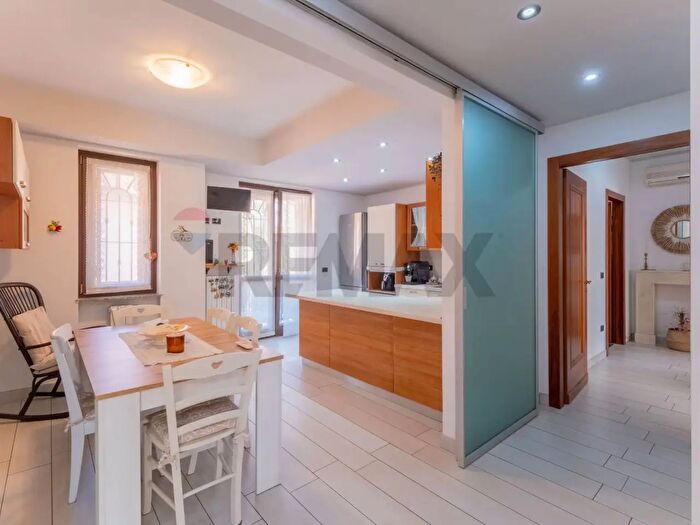 Appartamento trilocale in vendita in Via Pogliano, Lainate