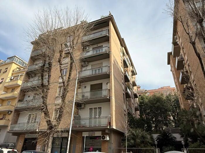 Appartamento quadrilocale in vendita in Viale dei Quattro Venti, Roma