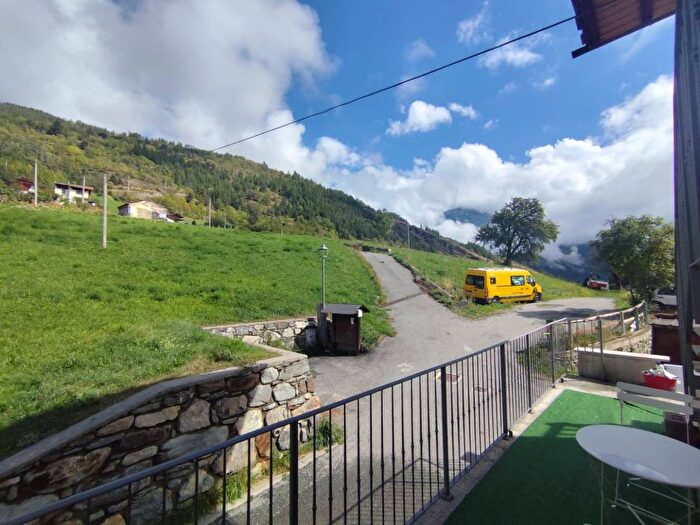 Appartamento trilocale in affitto in Frazione Chaveroullaz, Allein