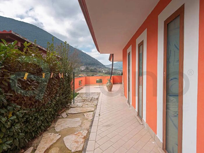 Casa con 14 locali in vendita in Via Le Prata, Giuliano Di Roma