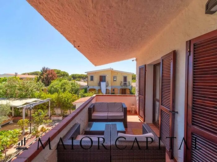 Appartamento con 5 locali in vendita in Posada